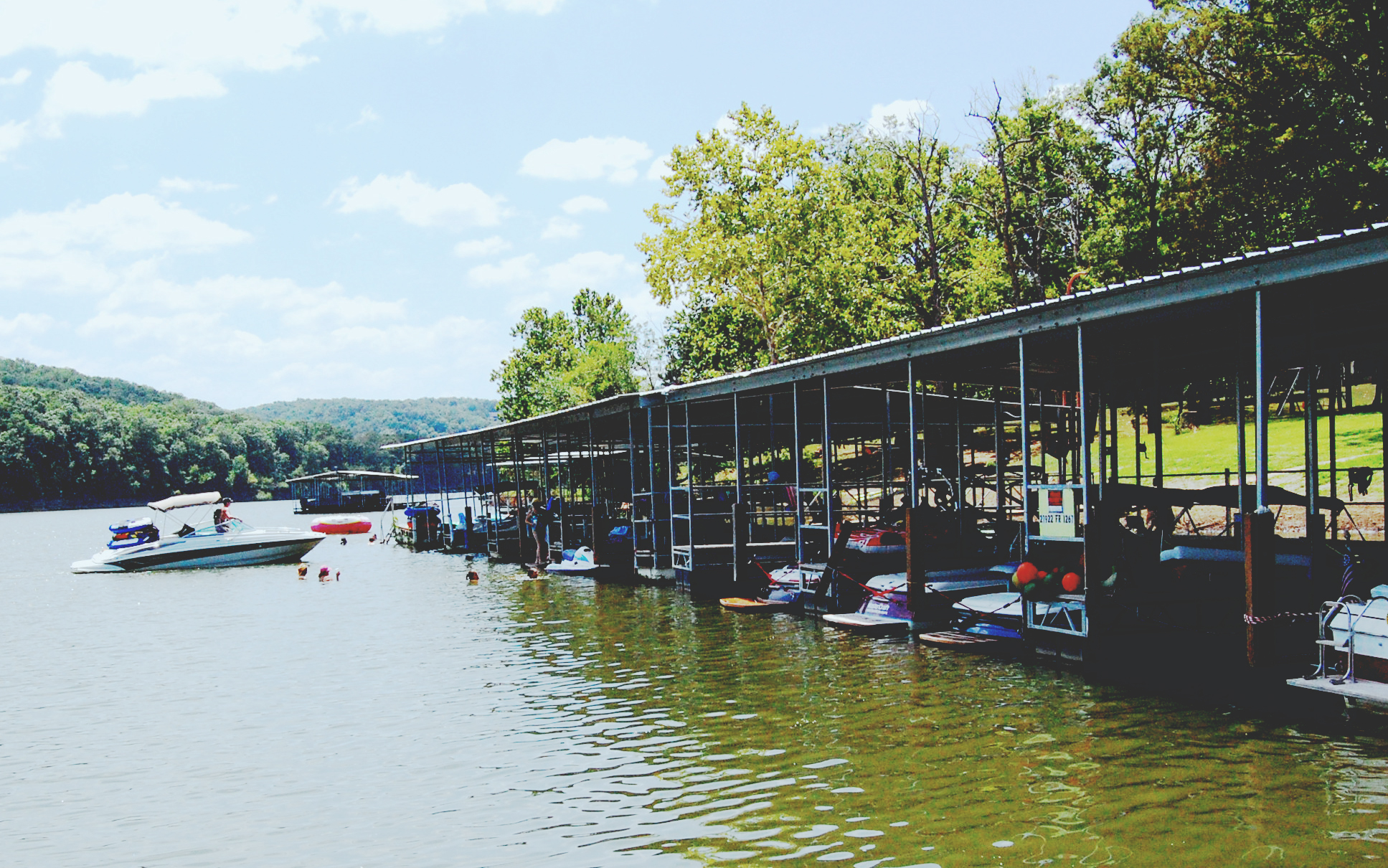 Photo GalleryHickory Hollow ResortTable Rock LakeShell Knob, MO