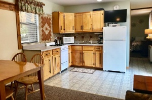 table-rock-lake-hickory-hollow-resort-cabin-1-2019-bedroom