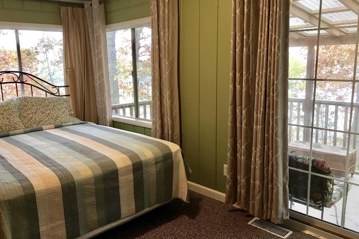 Pine Cottage Hickory Hollow ResortTable Rock LakeShell Knob, MO