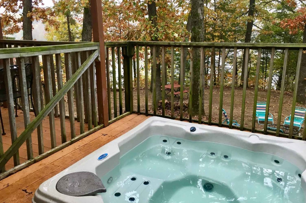 Pine Cottage Hickory Hollow ResortTable Rock LakeShell Knob, MO